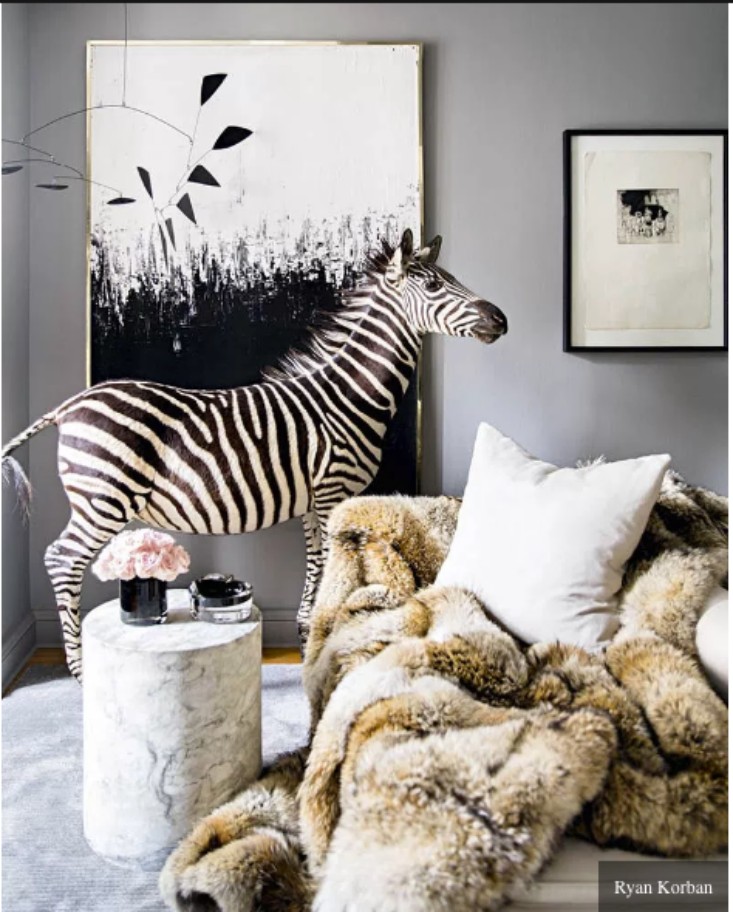 7 Striking Colors That Will Spice Up Your Living Room Interior Design!